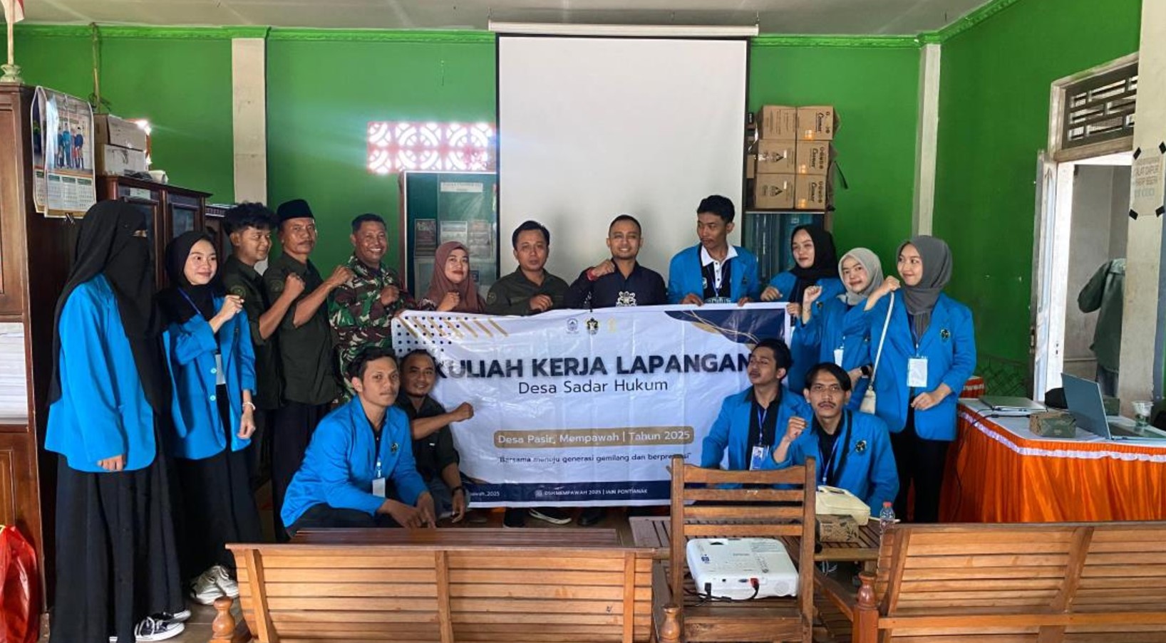Kegiatan Sosialisasi Hukum Dengan Tema “Desa Sadar Hukum” di Desa Pasir Diselenggarakan Oleh Peserta KKL-DSH Fakultas Syariah IAIN Pontianak